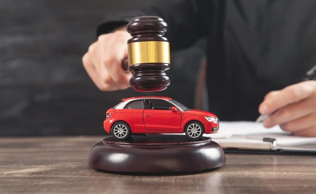 A car accident lawyer with judge's gavel and a car